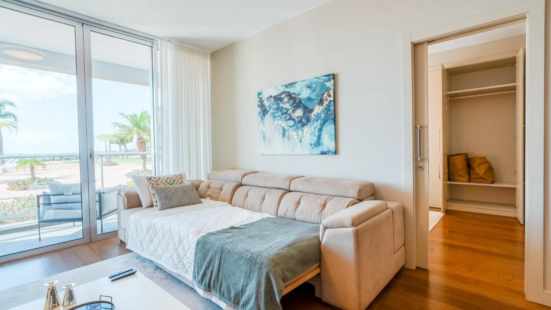 Apartment Suite Cu - Sea View - 3 Pools - Ac - Free Park - Free Gym Funchal  Portugal